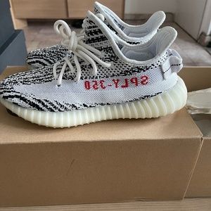 Yeezy Adidas Boost 350 V2 US 6 1/2 Zebra Sneakers